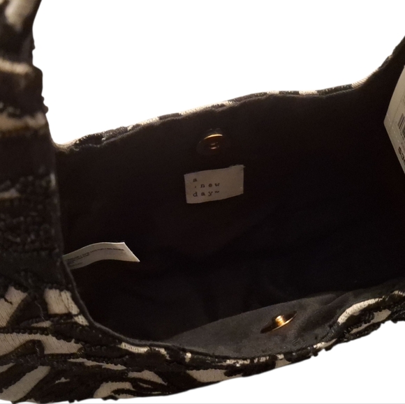 NWT A New Day Mini Beaded Cresent Handbag 🖤 - Picture 4 of 5